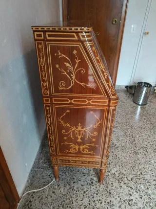 Mueble Secreter de Marquetería