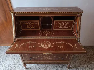 Mueble Secreter de Marquetería