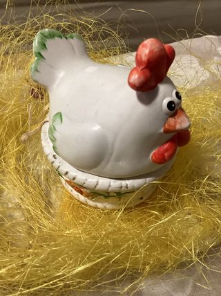 Gallinella decorativa in ceramica