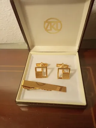 Gemelos y pisa corbatas chapado