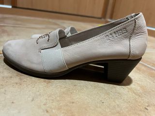 Zapatos planos 24HRS beige talla 35