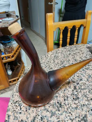 Porrón antiguo de vidrio