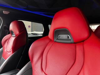 BMW XM 550 KW 748CV LABEL RED