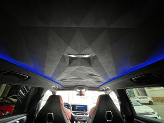 BMW XM 550 KW 748CV LABEL RED