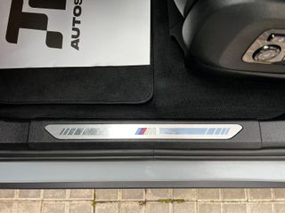 BMW XM 550 KW 748CV LABEL RED