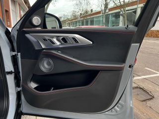 BMW XM 550 KW 748CV LABEL RED