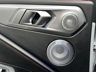 BMW XM 550 KW 748CV LABEL RED