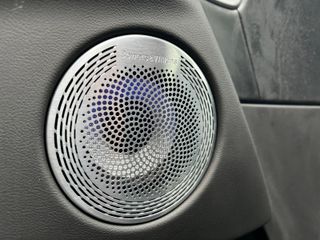 BMW XM 550 KW 748CV LABEL RED