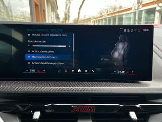 BMW XM 550 KW 748CV LABEL RED