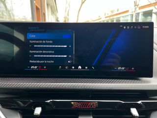 BMW XM 550 KW 748CV LABEL RED