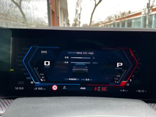 BMW XM 550 KW 748CV LABEL RED