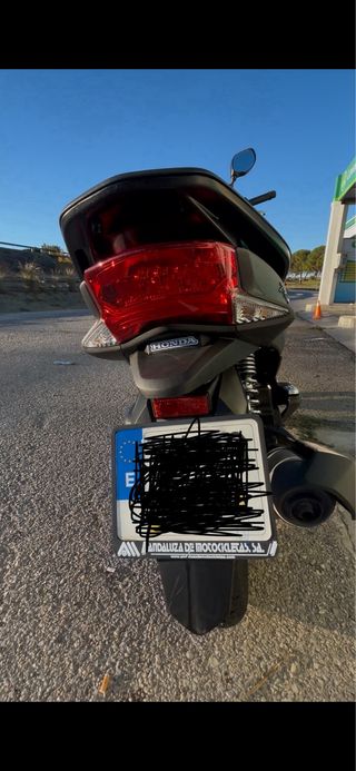 Honda PCX 125 gris 2016 - 5000km