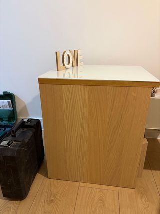 Cómoda Malm Madera con tapa de cristal 40X55cm