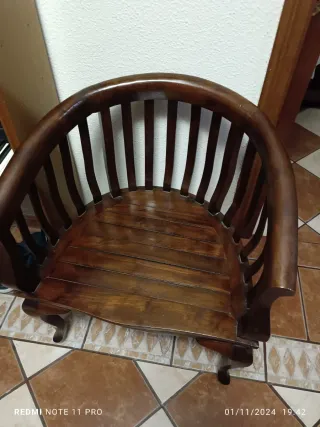 2 Sillas de madera estilo curvo