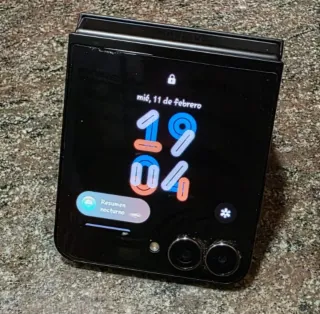 Samsung Galaxy Z Flip 7 Rojo/Negro