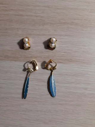 2 Pares Pendientes Perla y Pluma Azul