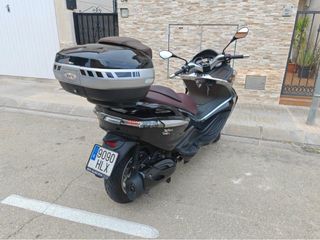 Piaggio X10 350 Maxi Scooter Negra
