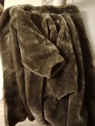 Abrigo de piel Creations Paris marrón