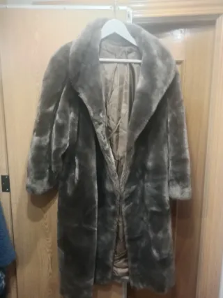 Abrigo de piel Creations Paris marrón