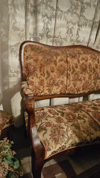 Sofá antiguo floral madera y tela
