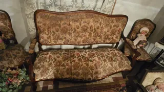 Sofá antiguo floral madera y tela