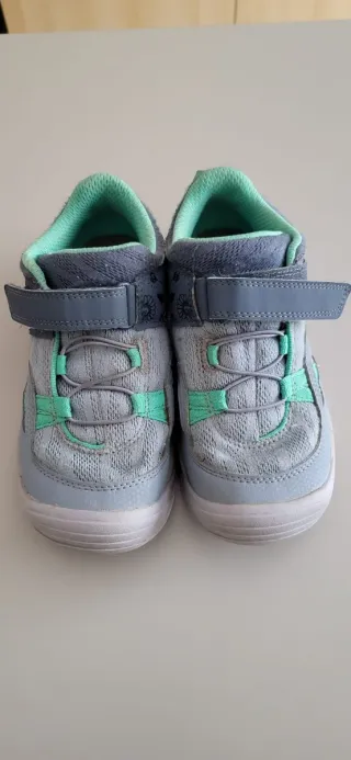 Zapatillas montaña niña marca Quechua