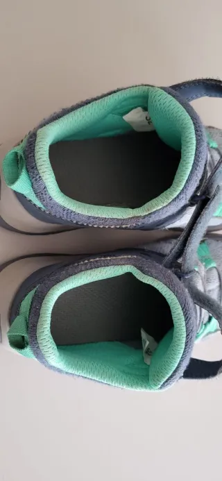 Zapatillas montaña niña marca Quechua