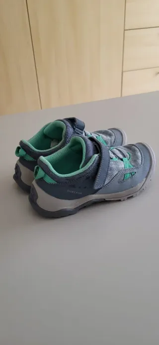 Zapatillas montaña niña marca Quechua