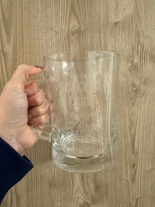 Jarra de cristal grabada