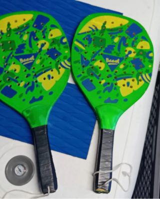 Palas de playa verdes con diseño