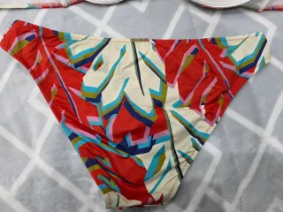Bikini estampado multicolor copa C