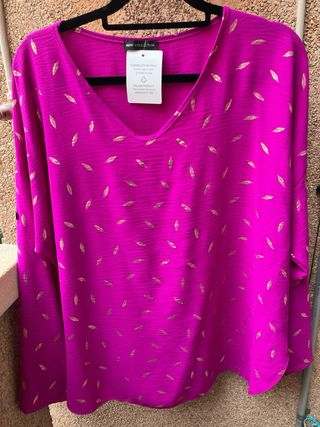 Blusa fucsia con Estampado Dorado Talla 52/54