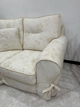 Sofá de 2 plazas con estampado floral