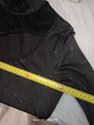 Vestido Negro Brillante con Encaje