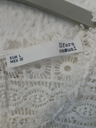 Blusa blanca con puntilla de algodón