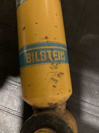 Amortiguador Bilstein Amarillo y Azul