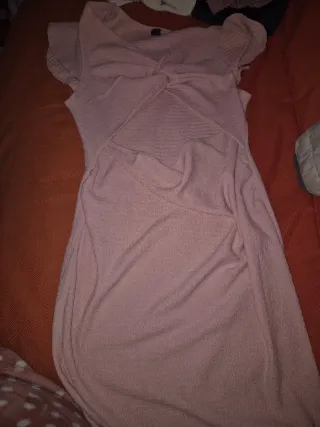Vestido premamá rosa con abertura