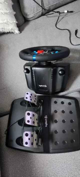 Volante y Pedales Logitech G