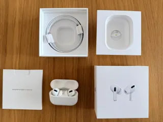 Apple Watch Series 8 nero + AirPods Pro 1