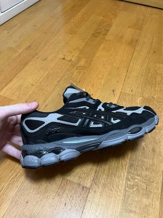 Zapatillas Asics Gel NYC Negras y Grises