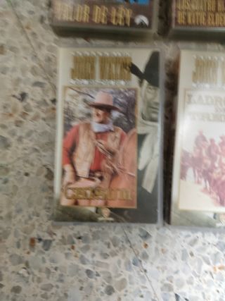 6 VHS John Wayne Westerns