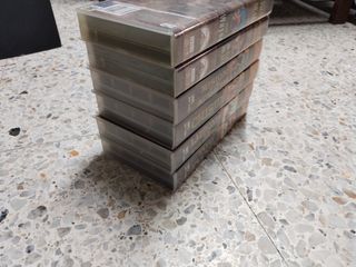 6 VHS John Wayne Westerns