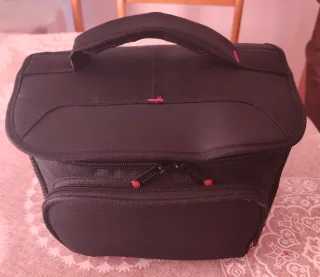 Cámara Canon EOS 1300D Kit completo.