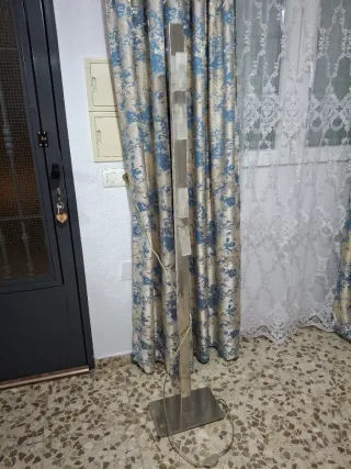 Lámpara de pie moderna