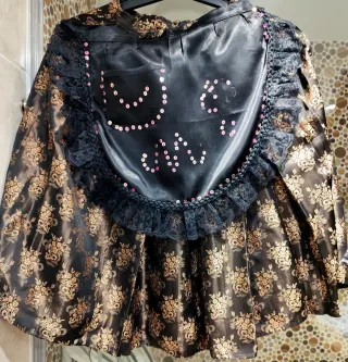 Hecho a mano Tiene unos 38 años