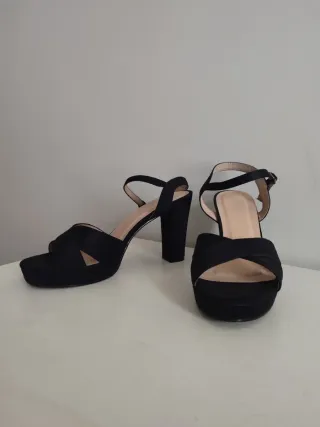 Zapatos de tacón negros talla 40