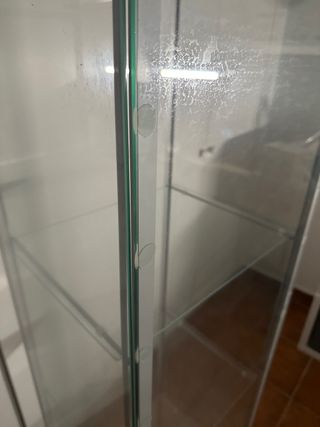 Vitrina Detolf Ikea con luz LED
