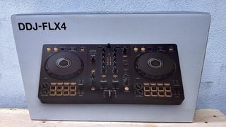Controladora DJ Pioneer DDJ-FLX4 Negra y Dorada
