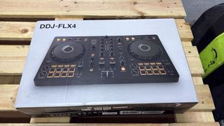 Controladora DJ Pioneer DDJ-FLX4 Negra y Dorada