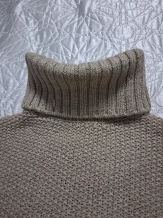 Jersey de cuello alto beige